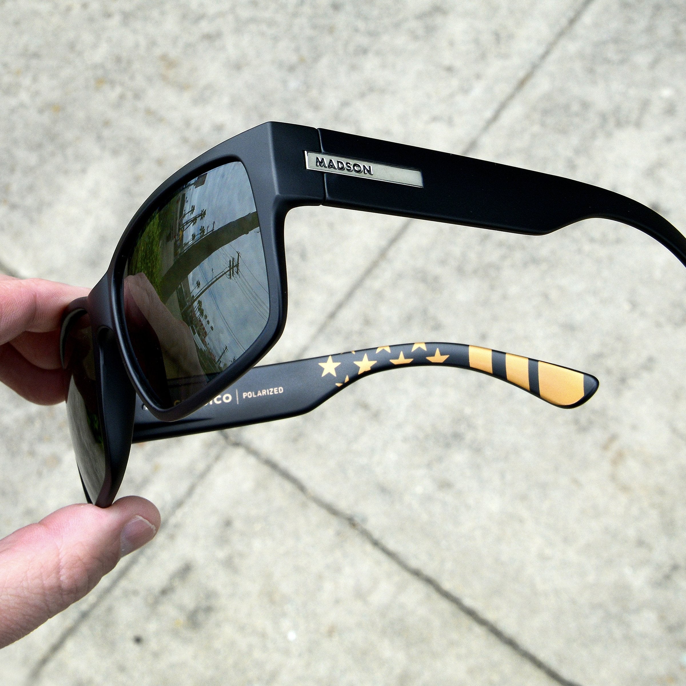 Classico - Black-Gold Stars Stripes / Grey Polarized