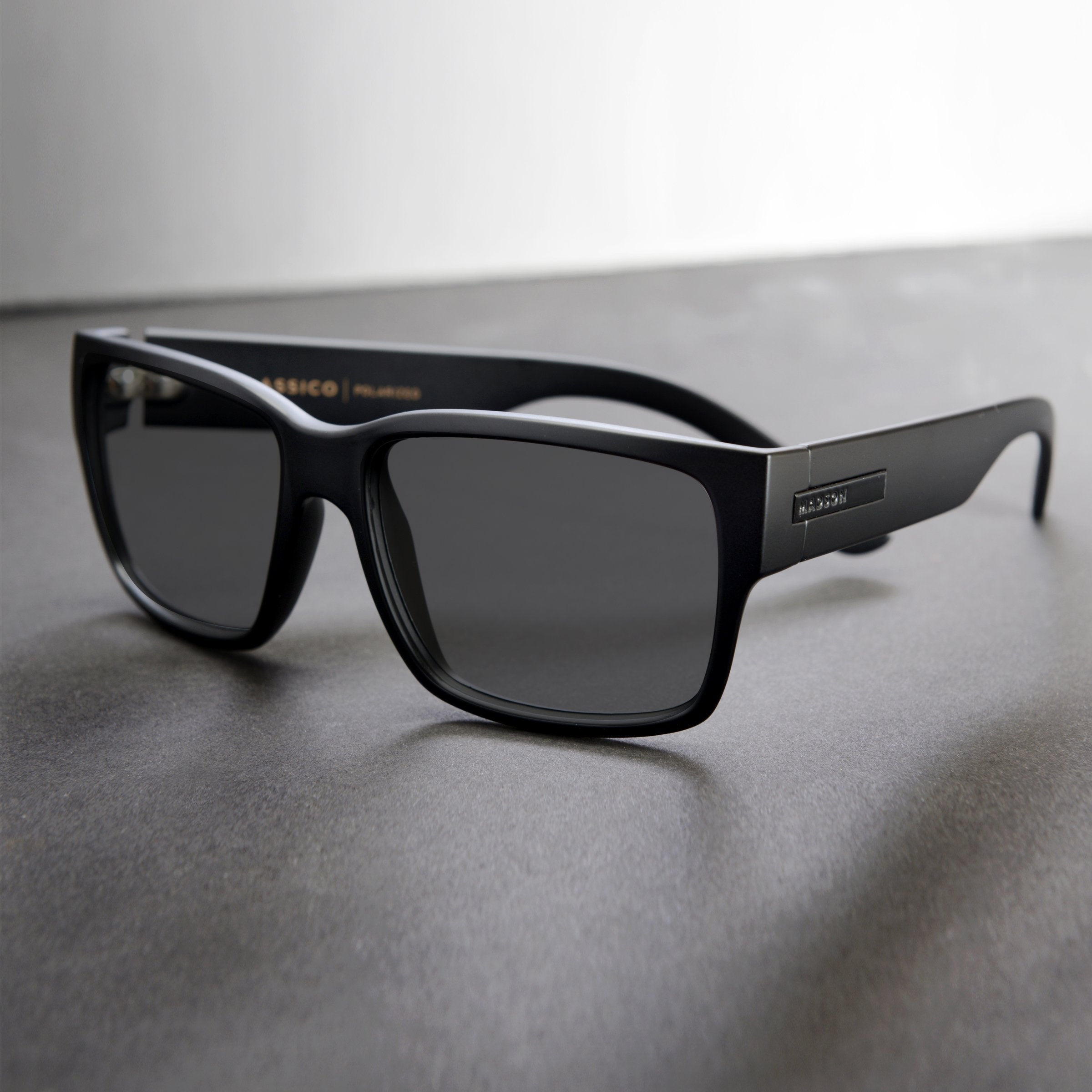 Classico - Black on Black / Grey Polarized