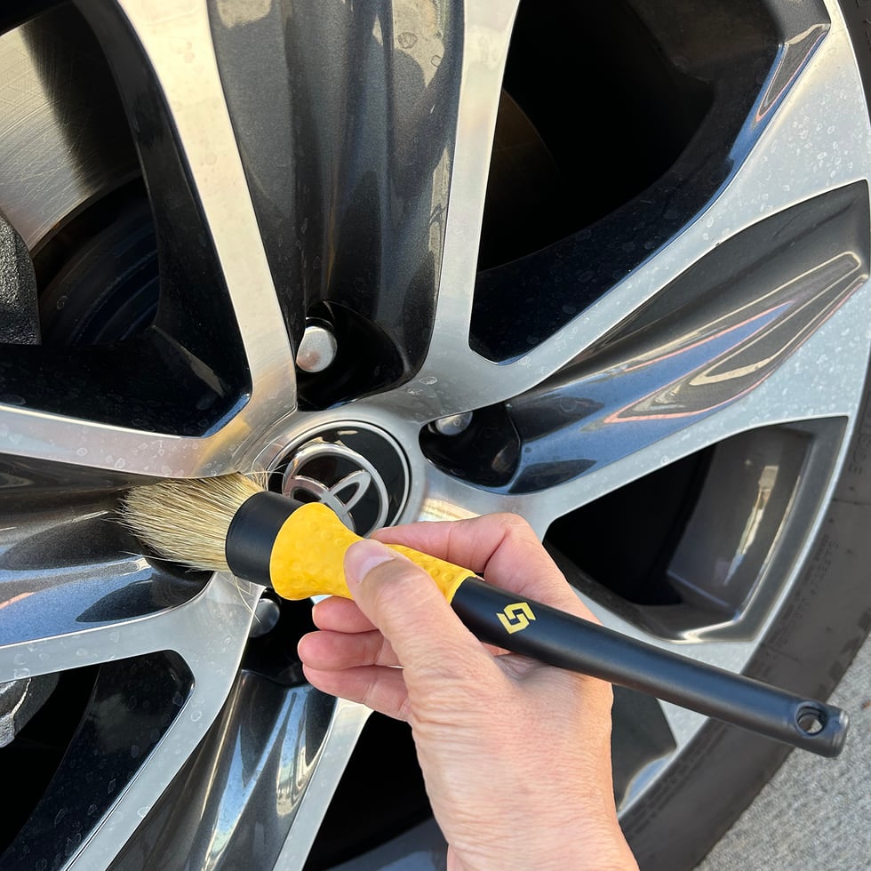 The Bumble Bee Detailing Brush